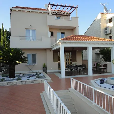 Soko Apartments & Rooms