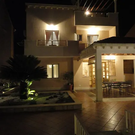 Guest house Soko Apartments & Rooms